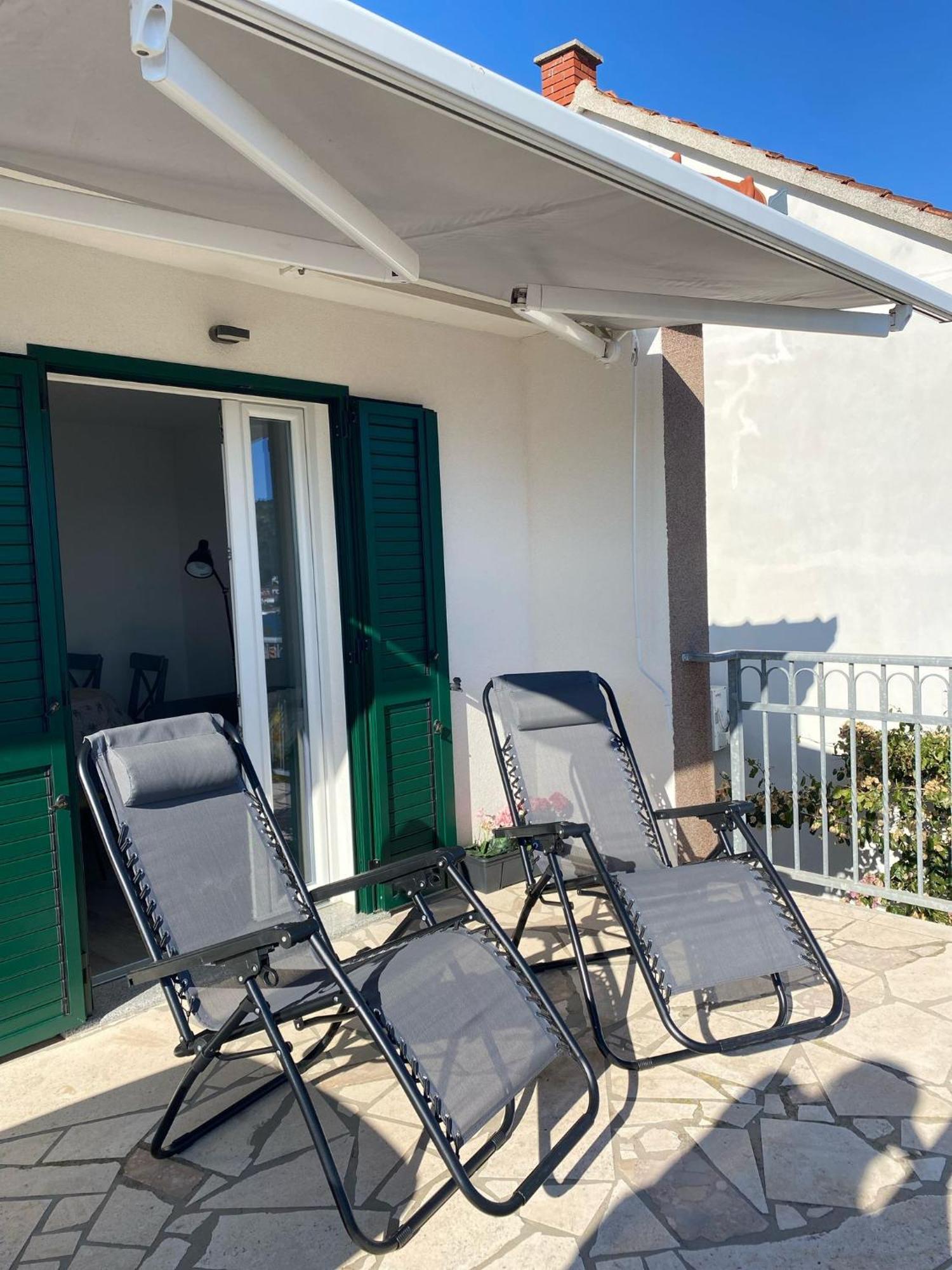 Kn House With Two Apartments Near Sea 罗戈兹尼察 外观 照片